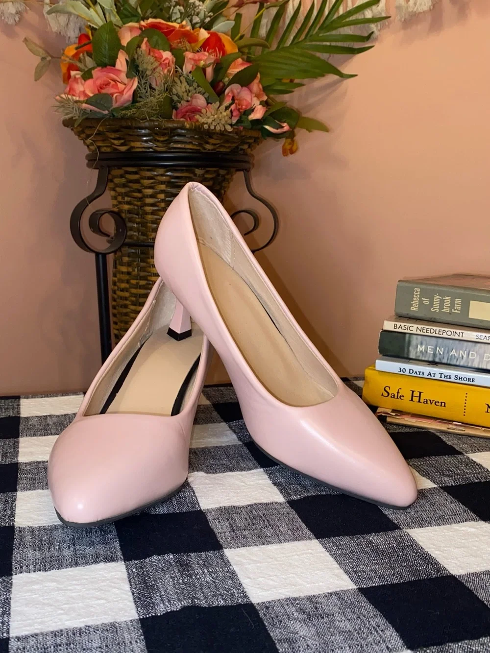 Unbranded Kitten Heel Pointed Toe Pump Vegan Leather Size 6-1/2M (37) Soft Pink